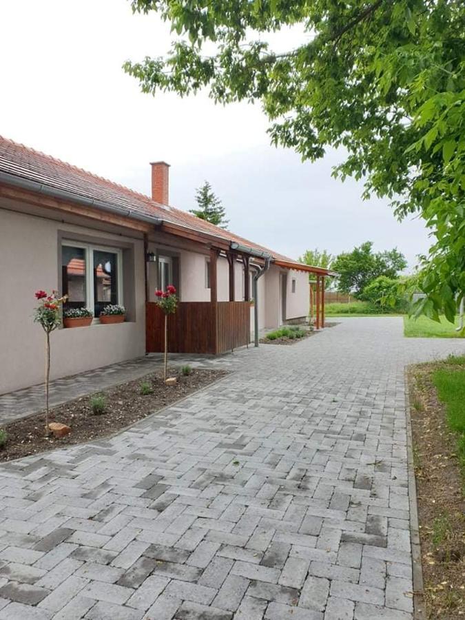 Kajari Apartmanhaz Balatonfőkajár Eksteriør billede